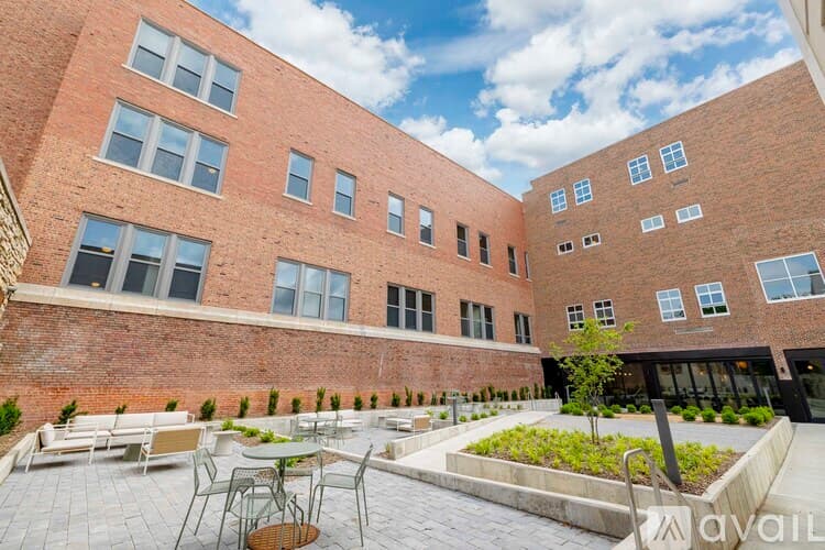 Kansas City Apartment: 315 East 39th Street