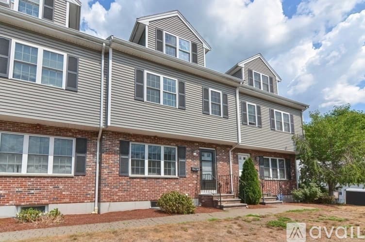 Dedham House: 39 Curve Street