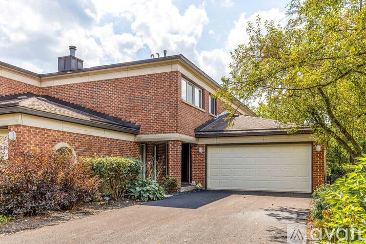 Deerfield Townhome: 335 Milford Road