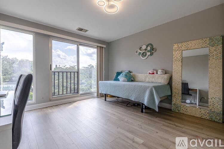 Deerfield Townhome: 335 Milford Road
