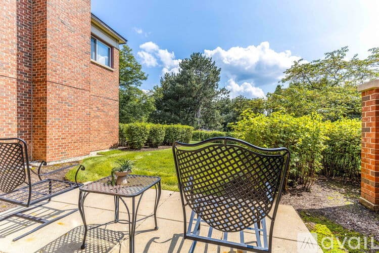 Deerfield Townhome: 335 Milford Road
