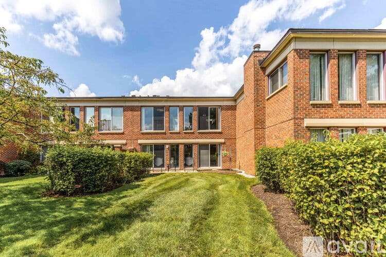 Deerfield Townhome: 335 Milford Road