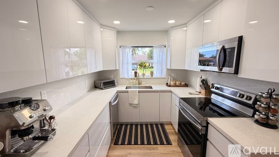 Wellington House: 1699 Braeburn Place