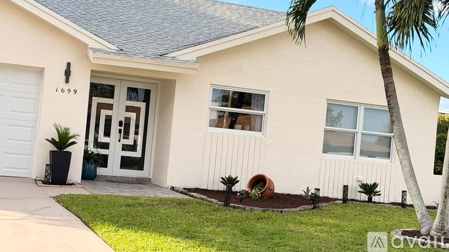 Wellington House: 1699 Braeburn Place