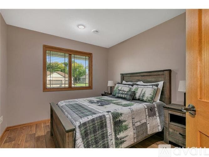 Sauk Rapids House: 800 Wollak Way