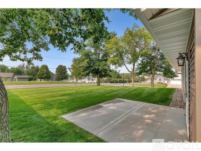 Sauk Rapids House: 800 Wollak Way