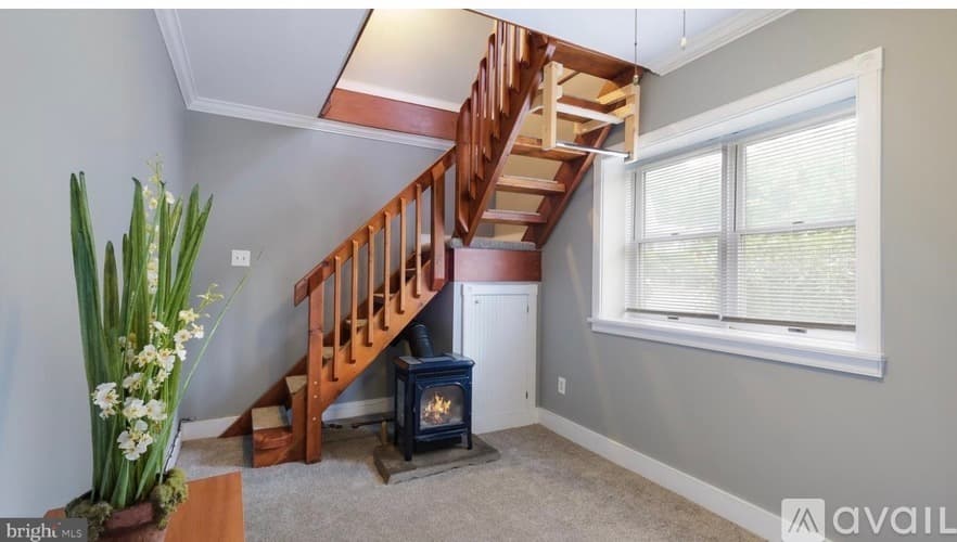 Lansdale House: 801 S Broad St