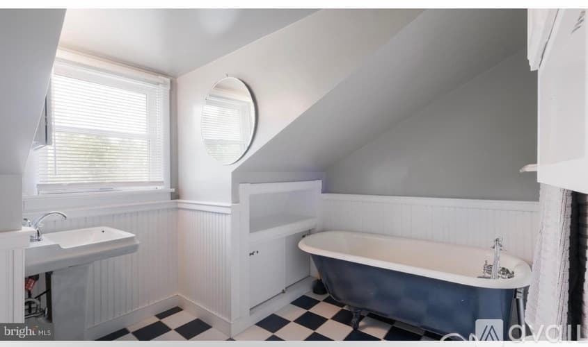 Lansdale House: 801 S Broad St