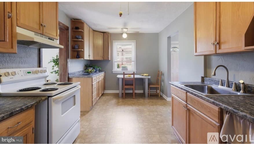 Lansdale House: 801 S Broad St