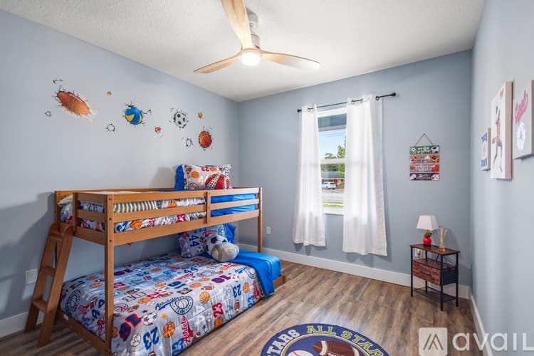 Spring Hill House: 14227 Spring Hill Dr
