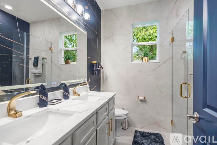 Spring Hill House: 14227 Spring Hill Dr