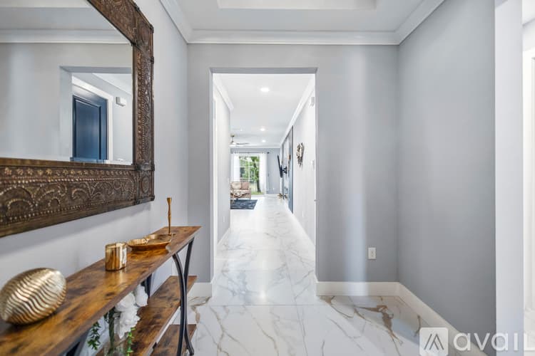Spring Hill House: 14227 Spring Hill Dr