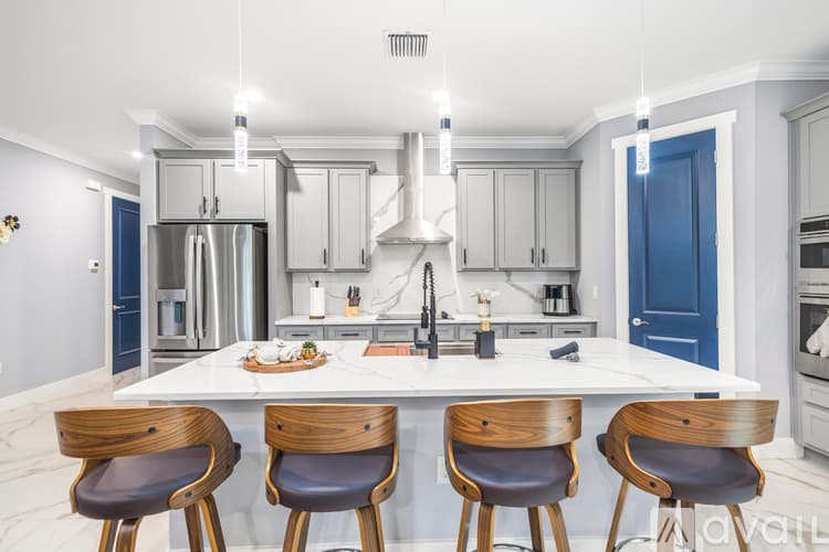 Spring Hill House: 14227 Spring Hill Dr