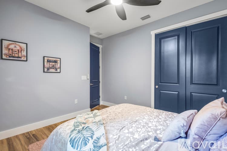 Spring Hill House: 14227 Spring Hill Dr