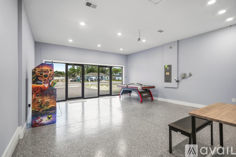 Spring Hill House: 14227 Spring Hill Dr