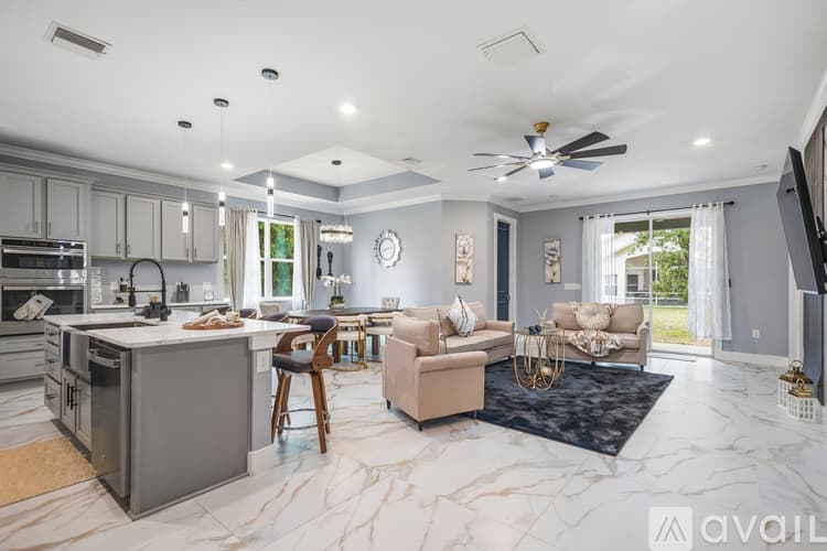 Spring Hill House: 14227 Spring Hill Dr