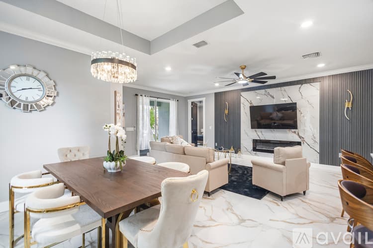 Spring Hill House: 14227 Spring Hill Dr