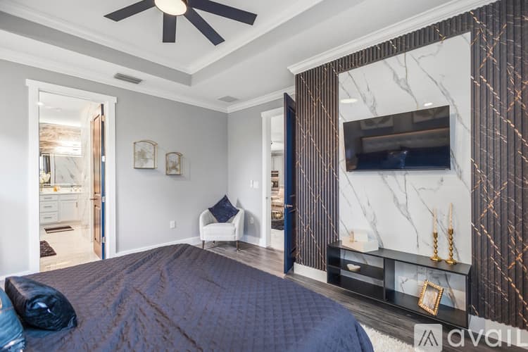 Spring Hill House: 14227 Spring Hill Dr
