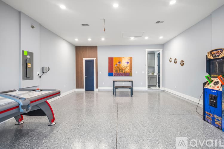 Spring Hill House: 14227 Spring Hill Dr