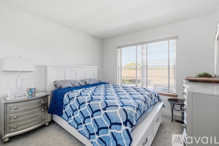 Lombard Townhome: 1060 Kufrin Way