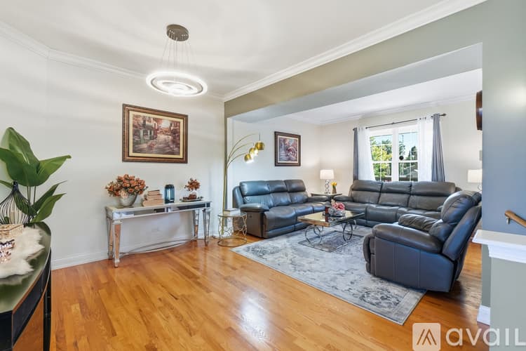Lombard Townhome: 1060 Kufrin Way