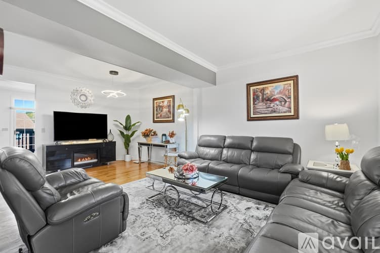 Lombard Townhome: 1060 Kufrin Way