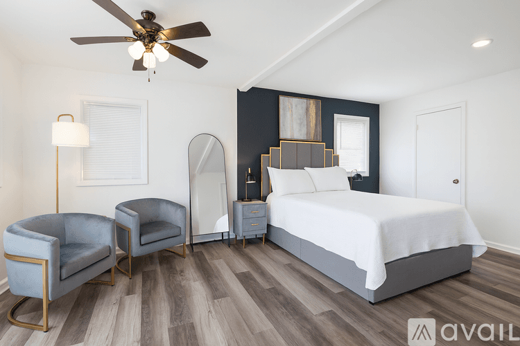 Atlanta House: 2394 Bouldercliff Way Southeast