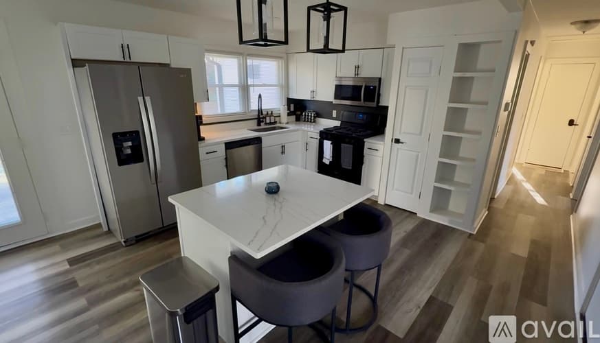 Atlanta House: 2394 Bouldercliff Way Southeast