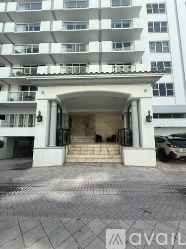 Surfside Apartment: 9195 Collins Ave