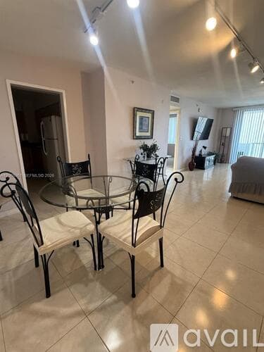Surfside Apartment: 9195 Collins Ave