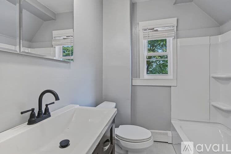 Attleboro Apartment: 39 Hope St