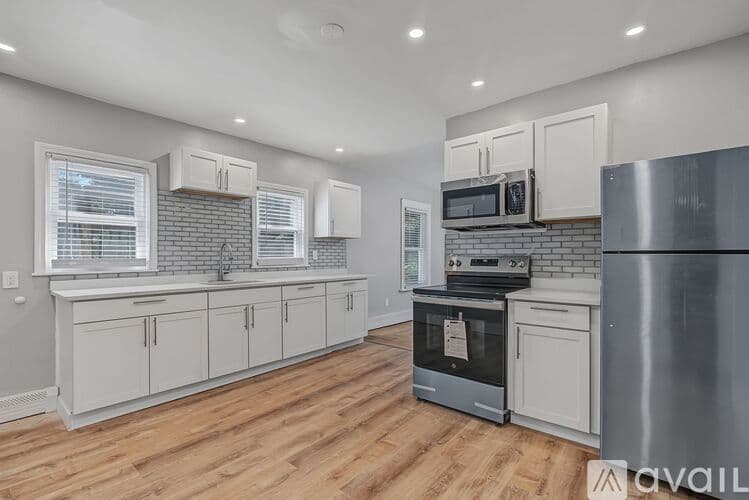 Attleboro Apartment: 39 Hope St