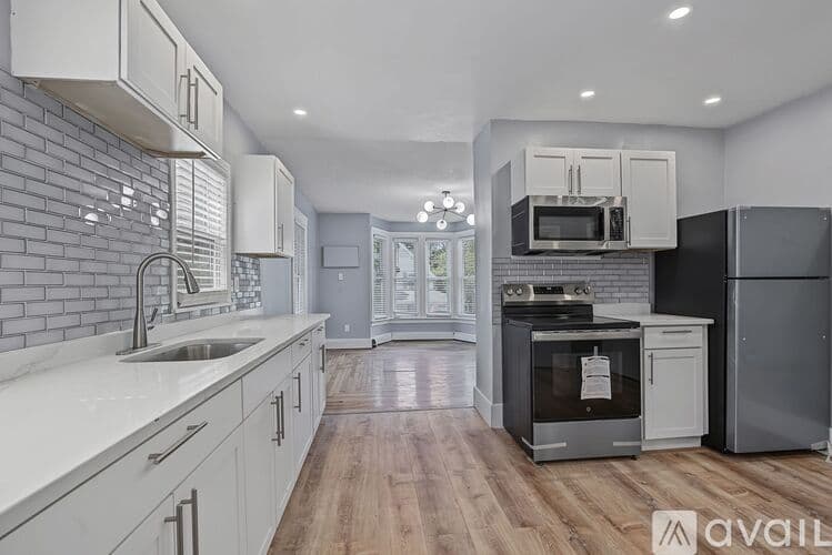 Attleboro Apartment: 39 Hope St