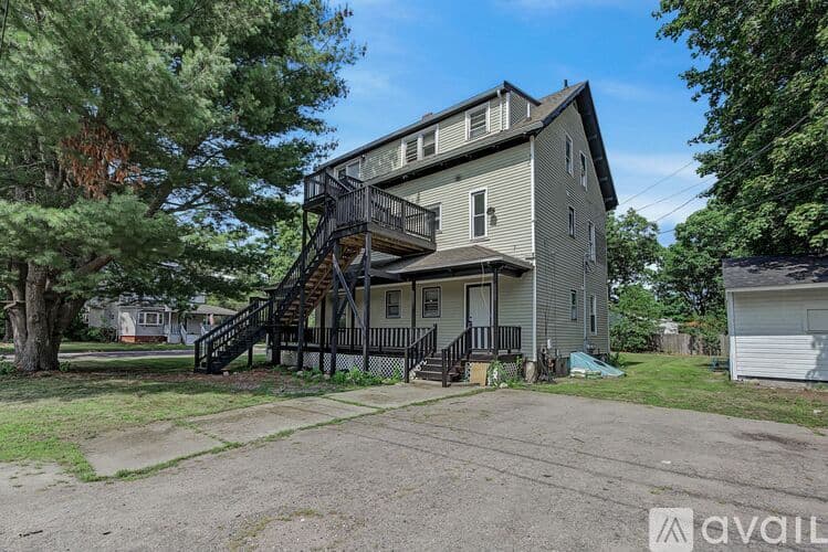 Attleboro Apartment: 39 Hope St