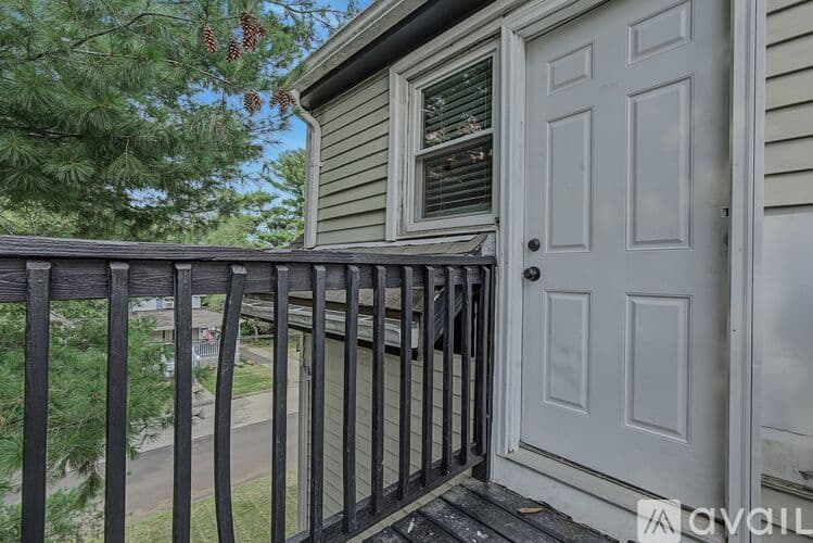 Attleboro Apartment: 39 Hope St