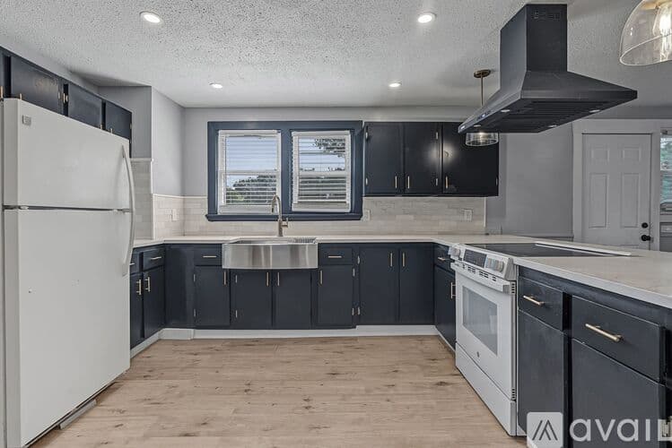 Attleboro Apartment: 39 Hope St