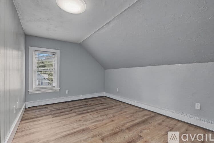 Attleboro Apartment: 39 Hope St