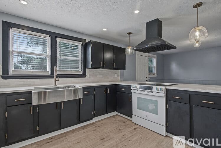 Attleboro Apartment: 39 Hope St