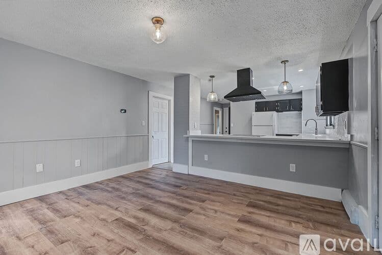 Attleboro Apartment: 39 Hope St