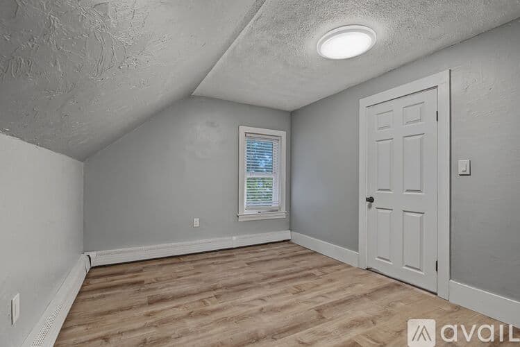 Attleboro Apartment: 39 Hope St