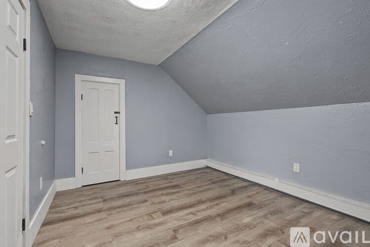Attleboro Apartment: 39 Hope St