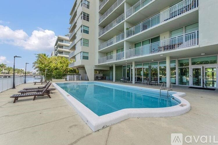 Bay Harbor Islands Apartment: 9500 W Bay Harbor Dr