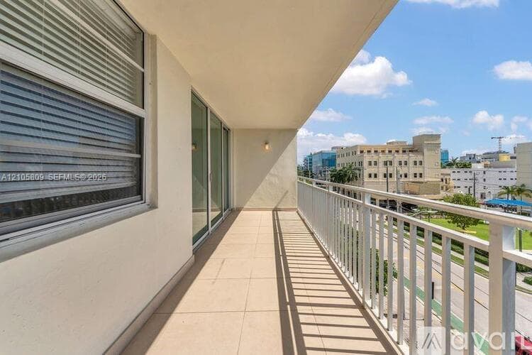 Bay Harbor Islands Apartment: 9500 W Bay Harbor Dr
