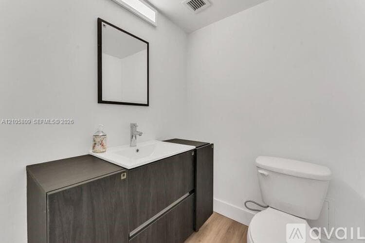 Bay Harbor Islands Apartment: 9500 W Bay Harbor Dr