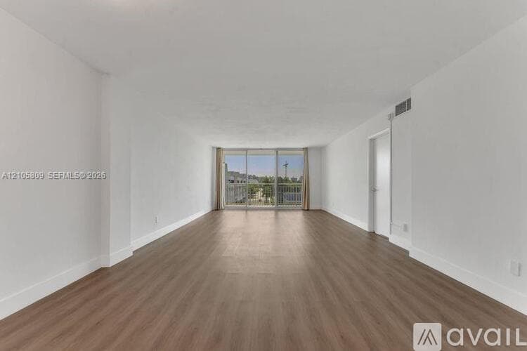 Bay Harbor Islands Apartment: 9500 W Bay Harbor Dr