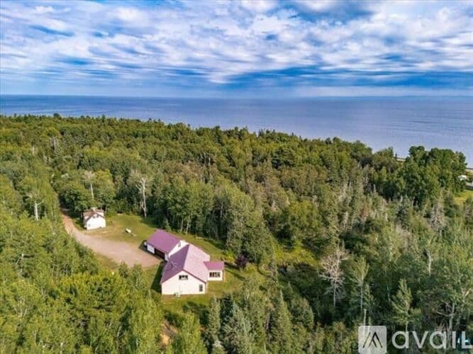 Duluth House: 1826 Pine Park Rd
