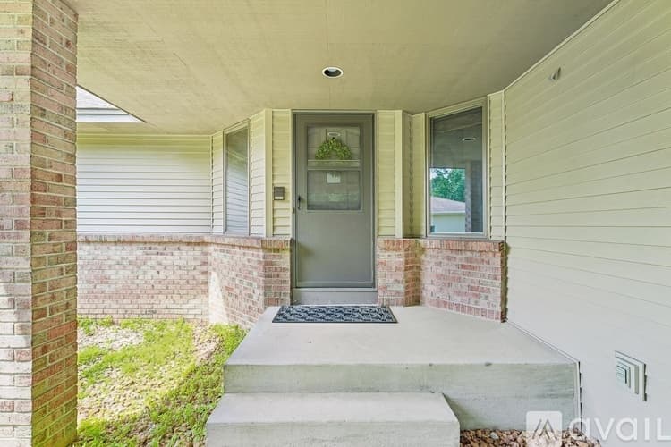 Bloomington House: 8912 Vincent Place