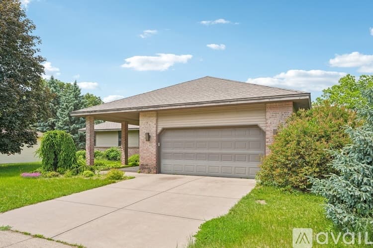 Bloomington House: 8912 Vincent Place