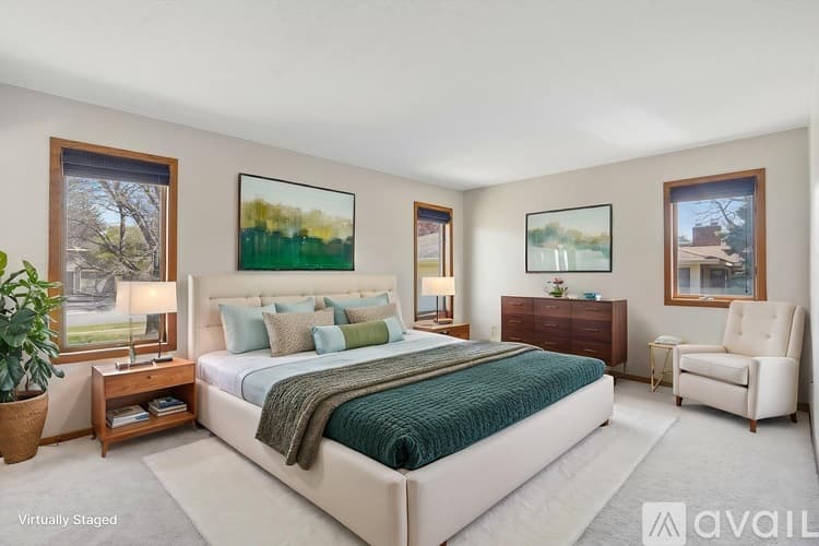 Bloomington House: 8912 Vincent Place