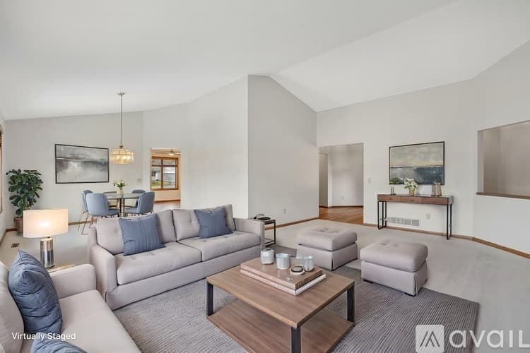 Bloomington House: 8912 Vincent Place